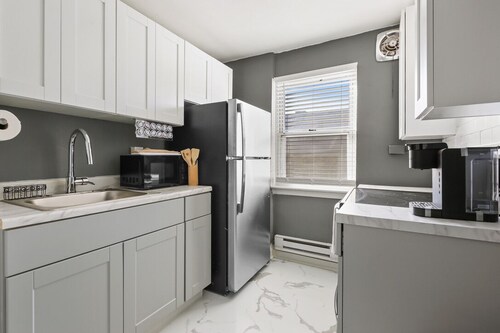 Cozy Newly Renovated 1Bed Apt in Parkville, Unit-A