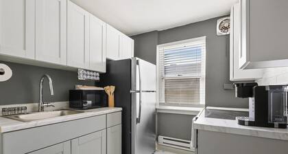 Cozy Newly Renovated 1Bed Apt in Parkville, Unit-A