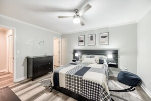 2 bedrooms, desk, iron/ironing board, free WiFi - Relaxing Home close the Battery/Mins to Everything (Smyrna)