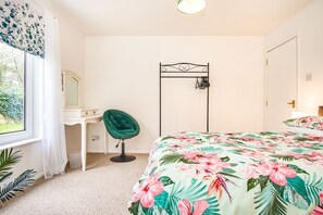 1 slaapkamer, een strijkplank/strijkijzer, wifi, beddengoed