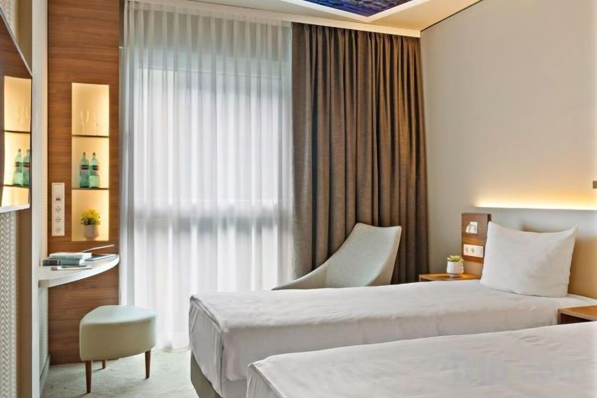Hypo-allergenic bedding available, desk, laptop workspace