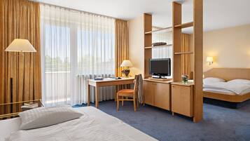 Standard Triple Room | Desk, WiFi (free)