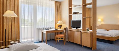 Standard Triple Room | Desk, free WiFi