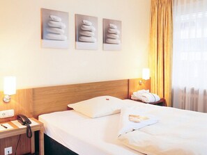 Desk, free WiFi - Styles Hotel Unterföhring (Unterfoehring)