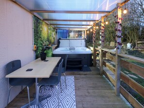 Cottage | Outdoor dining - Petlyns Patch (Holyhead)