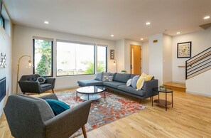 TV, fireplace, offices - Bluebird Day - Cascade Modern (Bend)