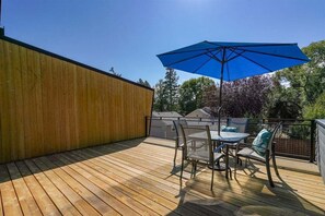 Outdoor dining - Bluebird Day - Cascade Modern (Bend)