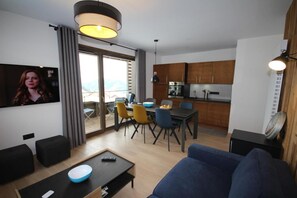 Dining - 4th floor, view mountain, balcony, parking, tv, 48m², Les Saisies (Hauteluce)