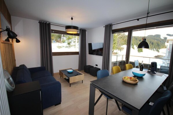 Interior - 4th floor, view mountain, balcony, parking, tv, 48m², Les Saisies (Hauteluce)