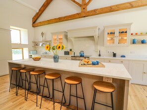 Fridge, dishwasher, electric kettle, toaster - Hollowgill Barn (Sedbergh)