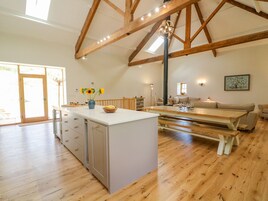 Refrigerador, lavavajillas, tetera/pava eléctrica, tostadora