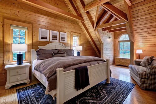 Needlepine Lodge of Sapphire Valley, Needlepine Lodge of Sapphire Valley