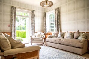 برامج وأفلام نتفليكس، خدمات بث، ستيريو