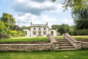 المنشأة من الخارج