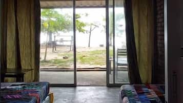 Chambre Triple, salle de bains privée | Draps fournis