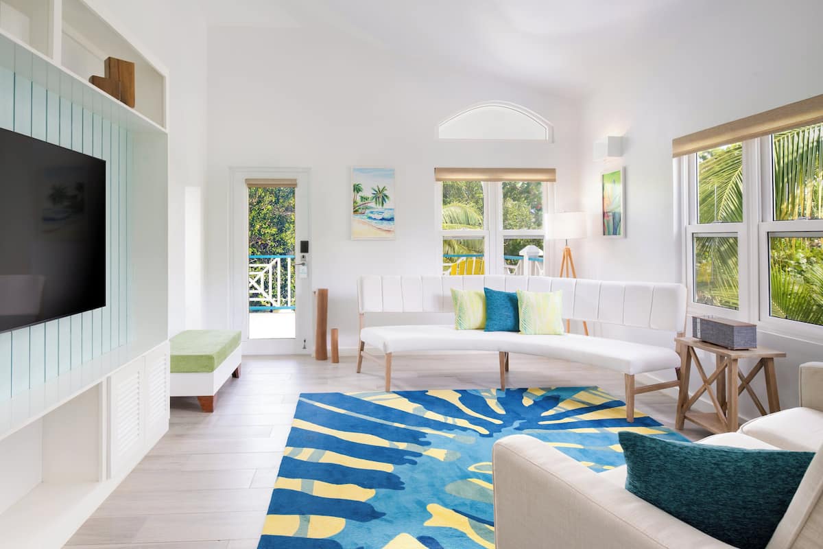 One Bedroom Jr Suite with Balcony | Living area