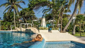 2 outdoor pools