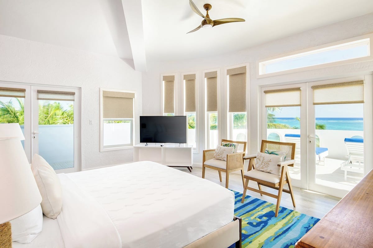 3 Bedroom, 3 Bath Oceanfront Penthouse with Kitchen and Balcony