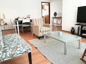 TV connectée, lecteur de DVD, livres, imprimantes