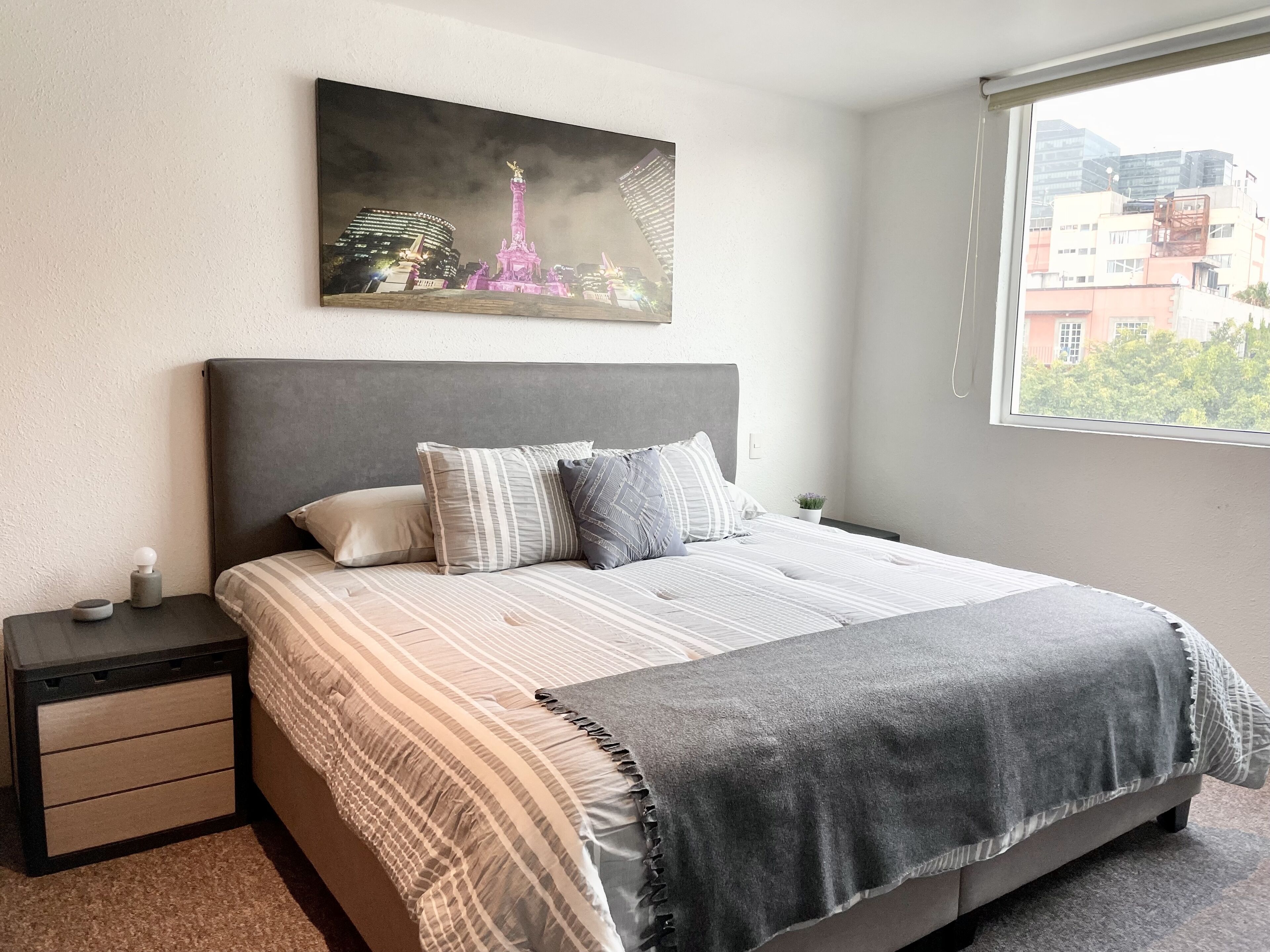 3 chambres, coffres-forts dans les chambres, bureau