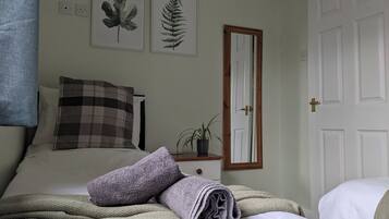 Cottage | 2 bedrooms, individually decorated, individually furnished, free WiFi