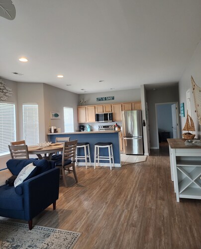 Golf, Beach, Dining, Shopping this Condo Has It All