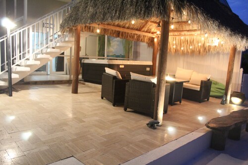 Spacious 3 bedroom home in Plantation key with 30 foot dock