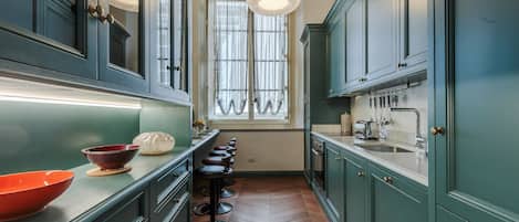 Fridge, microwave, oven, dishwasher