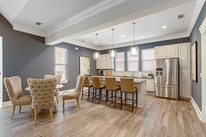 Fridge, microwave, oven, stovetop - Bishops Landing townhome with private washer/dryer, shared pool, tennis, gym (Millville)