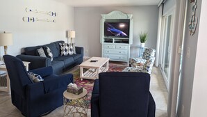 Living area - Welcome Y'all Vacation Rentals (Indian Shores)