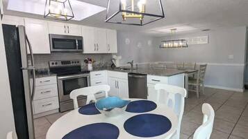 Tủ lạnh, lò vi sóng, lò nướng, bếp nấu