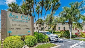 Front of property - Welcome Y'all Vacation Rentals (Indian Shores)