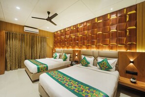 Deluxe Room - Treebo Iceberg 700Meters From Venna Lake (Mahabaleshwar)