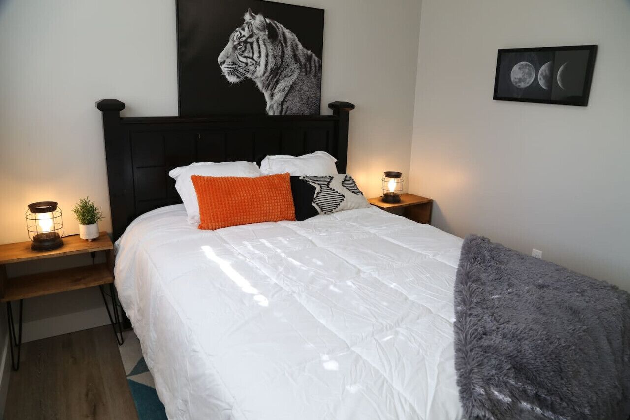 4 bedrooms, desk, WiFi