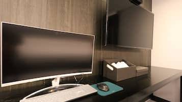 Standardzimmer | Individuell dekoriert, individuell eingerichtet, Schreibtisch