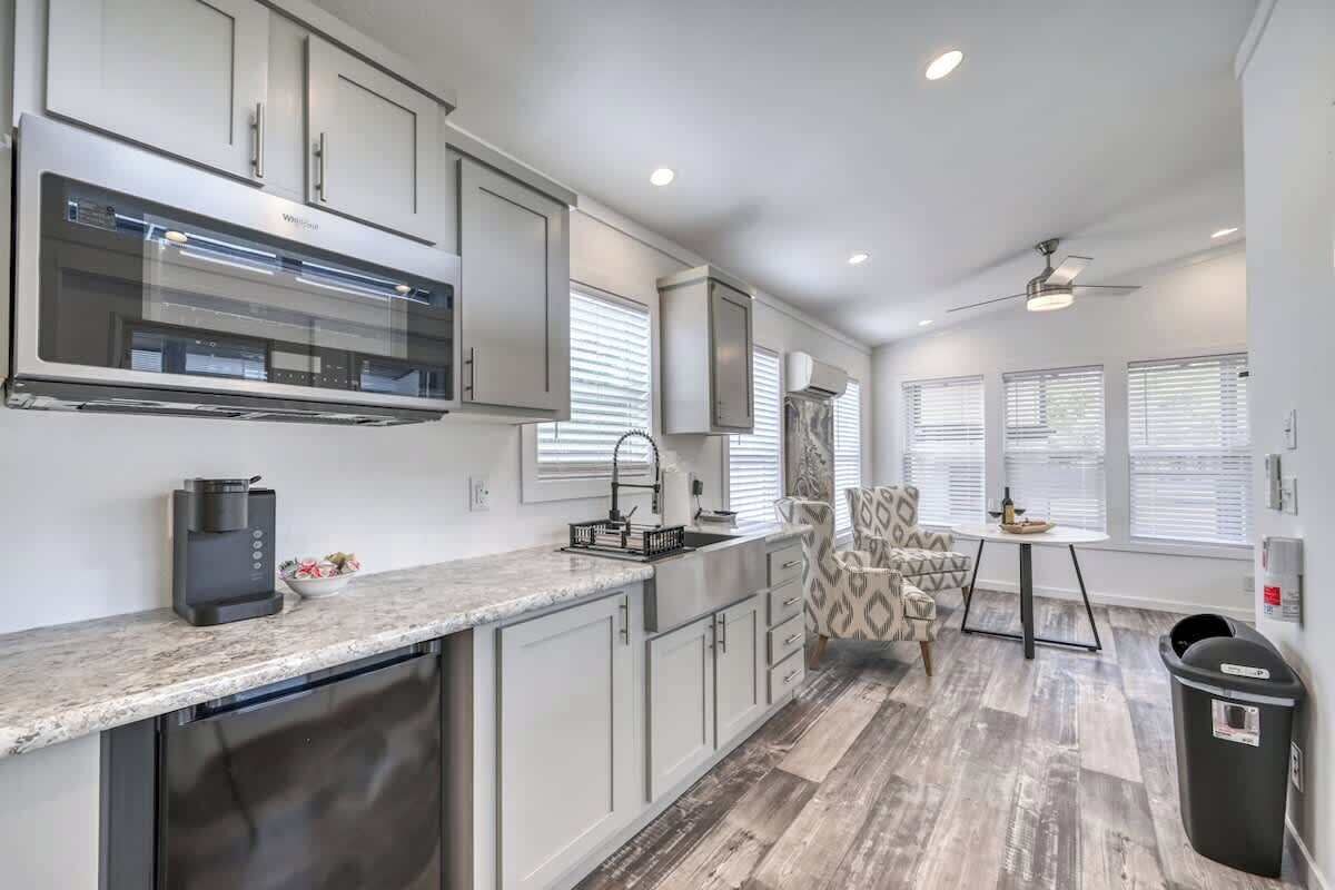 冰箱、微波炉、茶具/咖啡用具、厨具/餐具