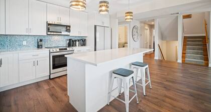 Exquisitely Large Home + Block 1/2 to Beach