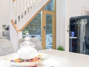 Dining - 1 bedroom accommodation in Portobello, near Edinburgh (Portobello, near Edinburgh)