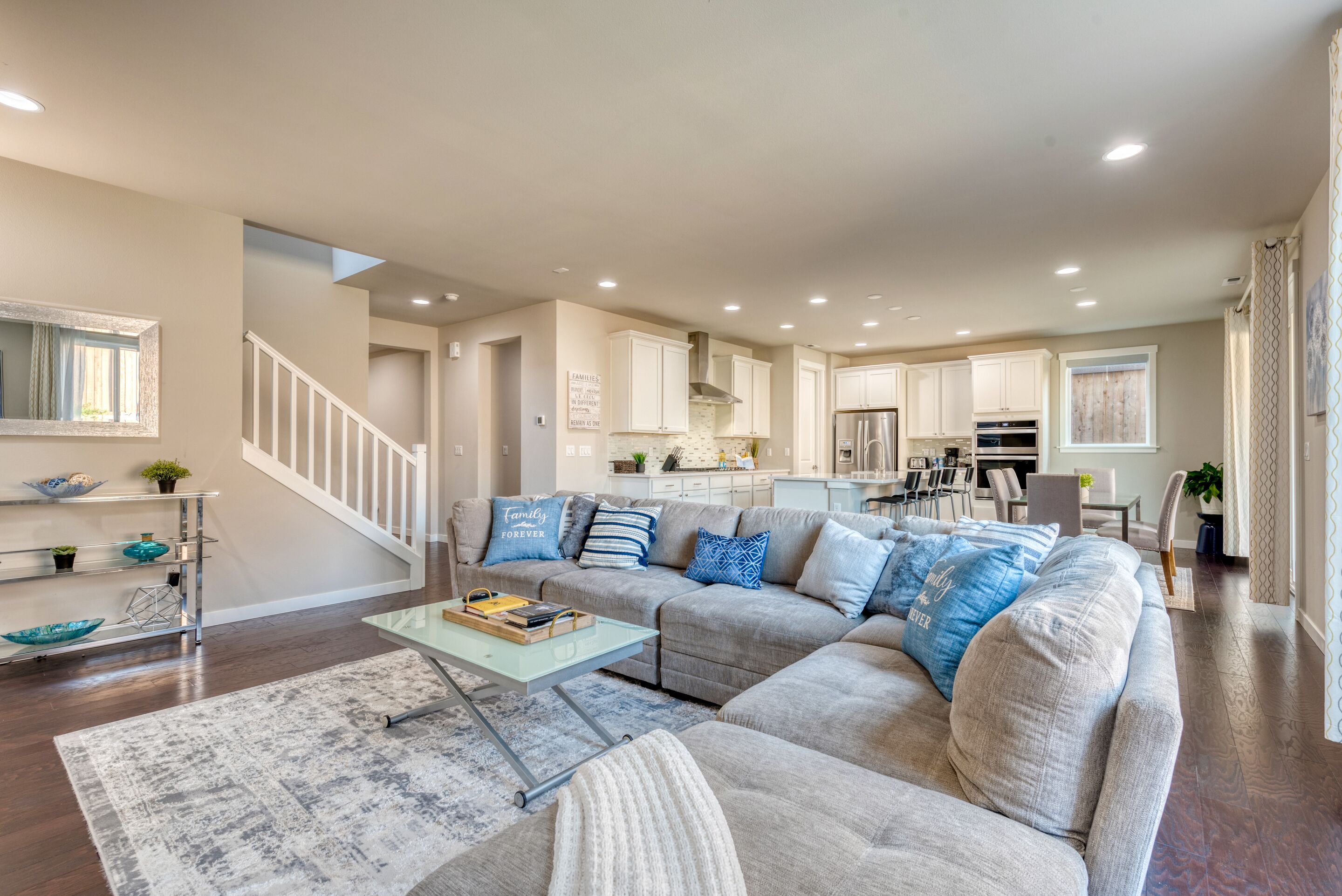 *Kirkland Signature* 5 Bedrooms, AC, HBO, Disney+