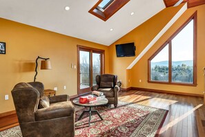 Smart TV, fireplace, table football, ping pong