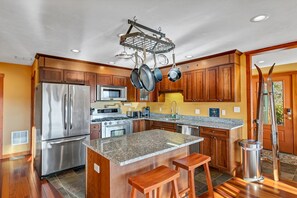 冰箱、微波炉、烤箱、炉灶