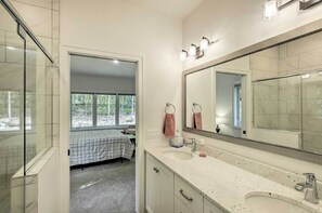 Hair dryer, towels - Door County Family Home: 3 Mi Whitefish Dunes (Sturgeon Bay)