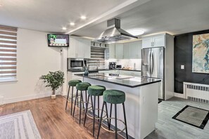 Refrigerador, microondas, placa de cocina, lavavajillas