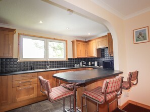 Cottage | Private kitchen | Fridge, dishwasher, electric kettle, toaster - Garden Lodge (Muir of Ord)