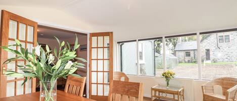 Cottage | Private kitchen | Fridge, dishwasher, electric kettle, toaster