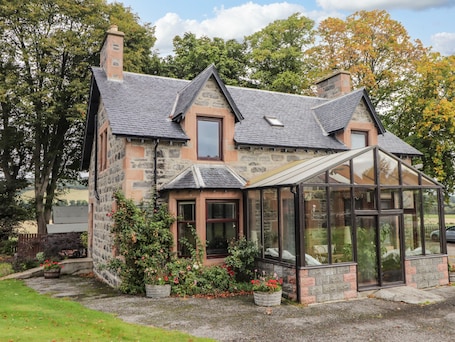Exterior. Balloan House