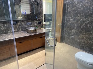 淋浴設備、�風筒、提供毛巾、番梘