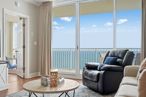 Smart TV, table tennis, books - Direct Beach Access! Pool! Gym! Majestic! Views! (Panama City Beach)
