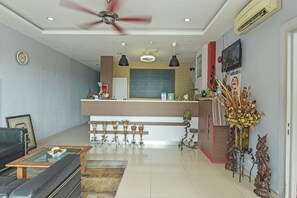 Reception - Hotel O M Three Hotel (Sitiawan)