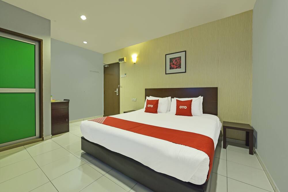 Hotel O M Three Hotel